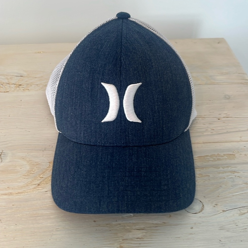 Hurley Newport Trucker Hat size S-M like new Heather blue